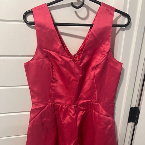 VV Dress - Picture 1 of 5